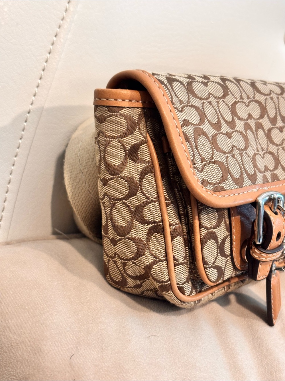 COACH Vintage Y2K Signature Canvas Buckle Waist Pouch (Style No. F77157) - Picture 4 of 16